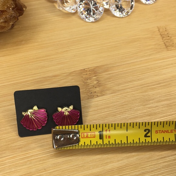 Magenta Clam Shell Earrings - Picture 5 of 5